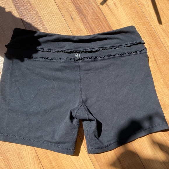 Lululemon Groove Shorts - Picture 2 of 5